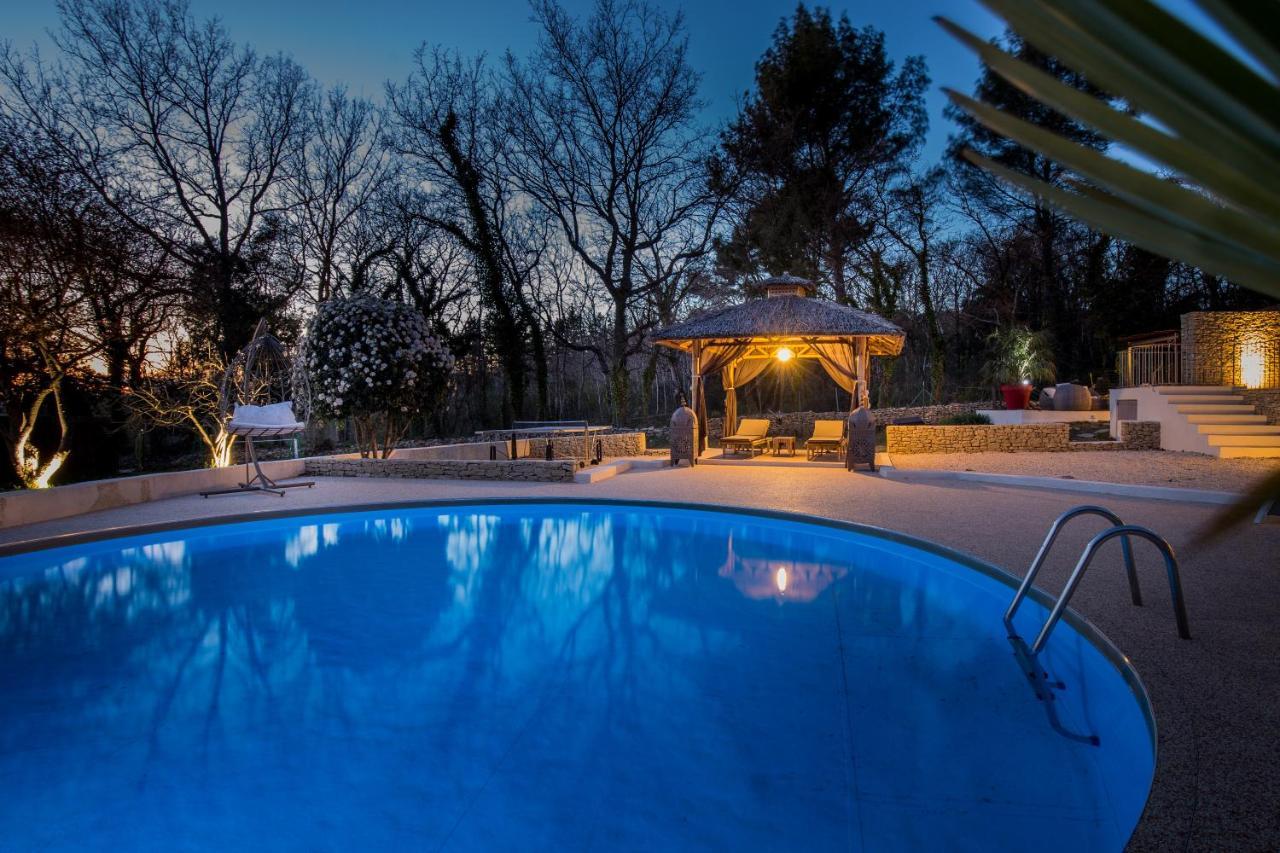 הוילה איל-סור-לה-סורג El Sama-In , Piscine Chauffee מראה חיצוני תמונה